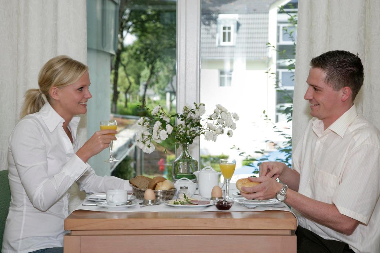 Hotel Am Wallgraben บรีโลน ภายนอก รูปภาพ