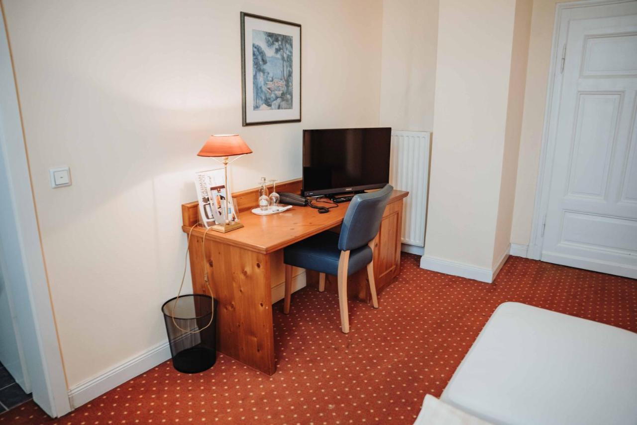 Hotel Am Wallgraben บรีโลน ภายนอก รูปภาพ
