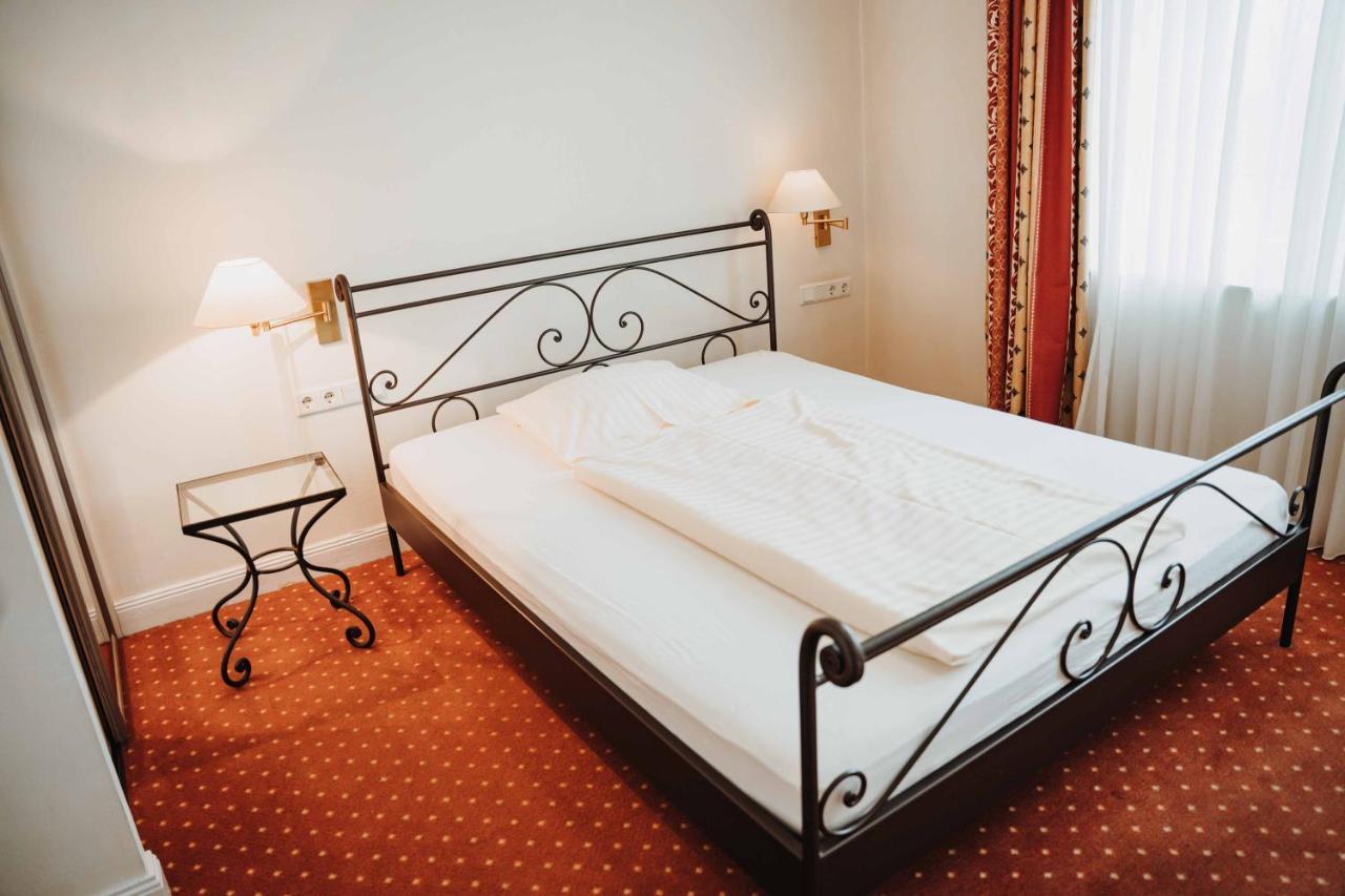 Hotel Am Wallgraben บรีโลน ภายนอก รูปภาพ