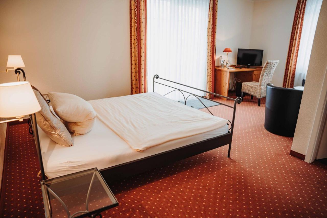 Hotel Am Wallgraben บรีโลน ภายนอก รูปภาพ