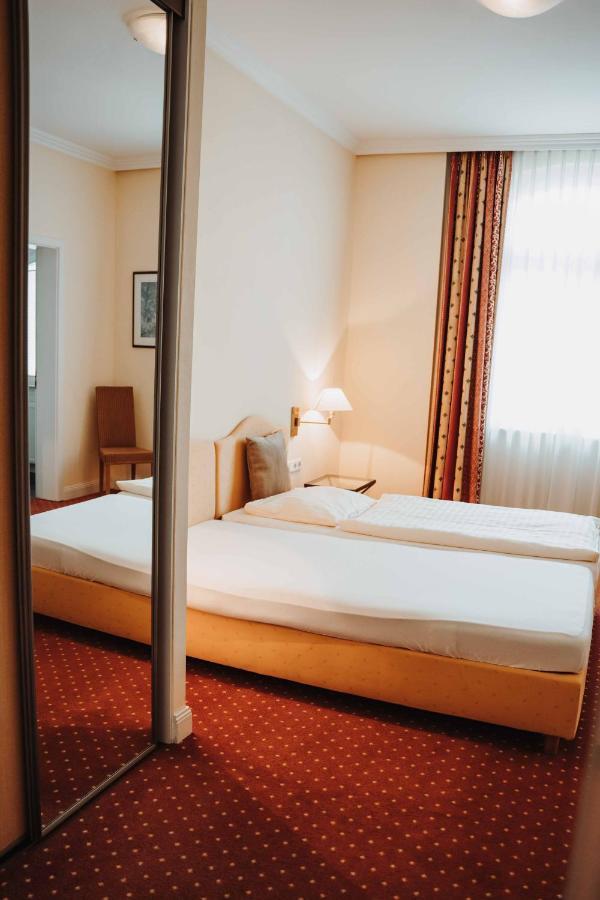 Hotel Am Wallgraben บรีโลน ภายนอก รูปภาพ