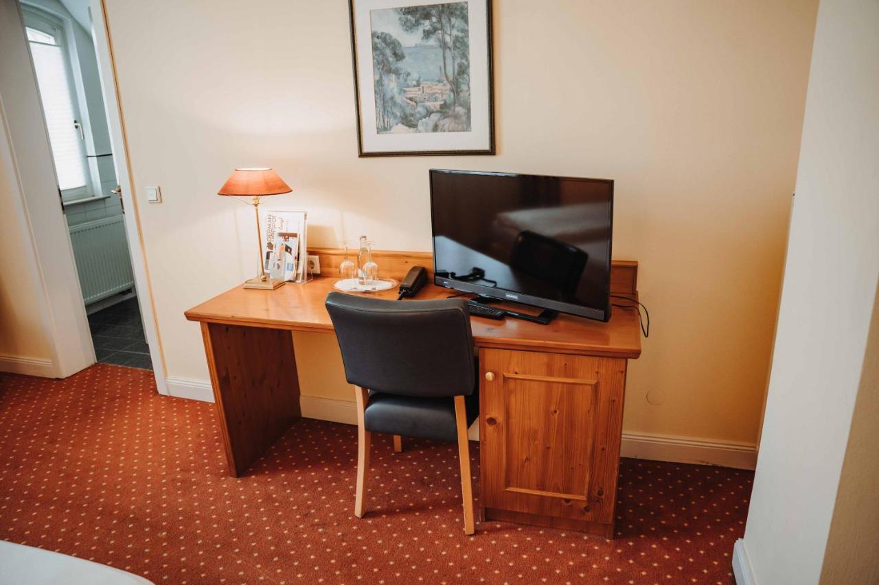 Hotel Am Wallgraben บรีโลน ภายนอก รูปภาพ